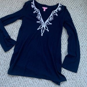 Lilly Pulitzer small navy and white tunic